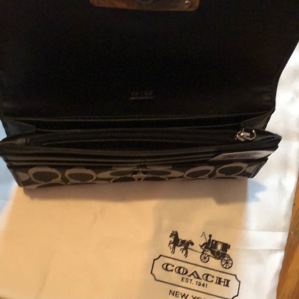 ❤️SOLD❤️ Coach Wallet - Picture 4 of 5